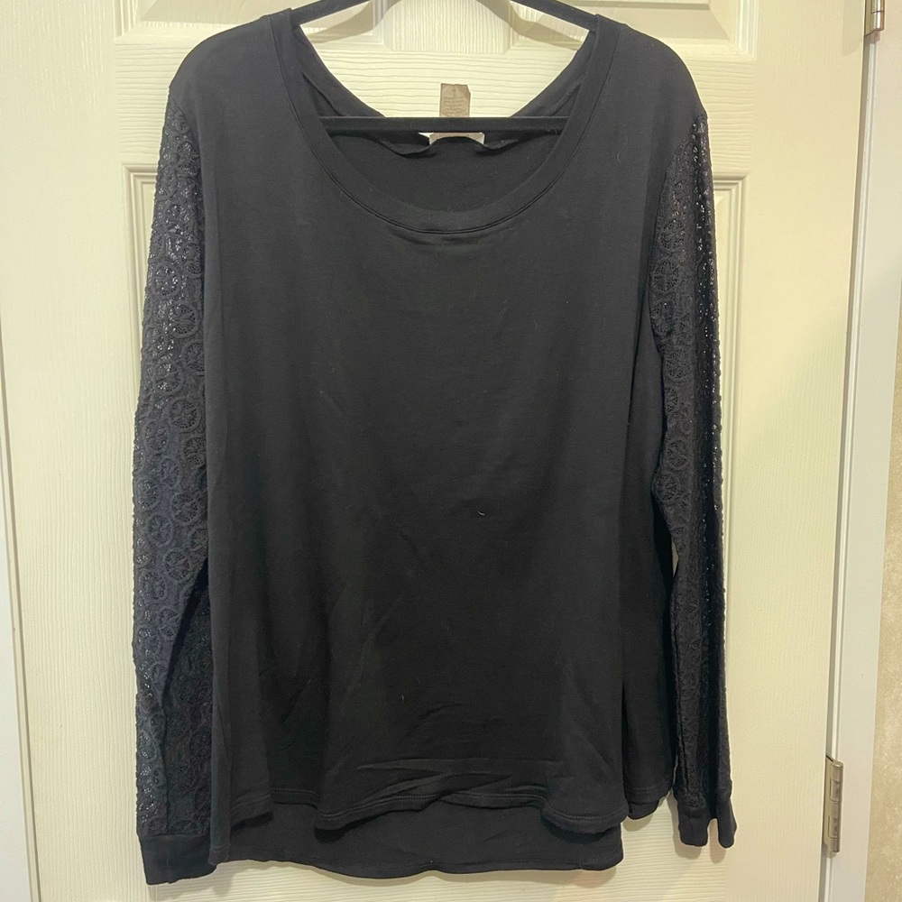 3XL Soft Black long sleeve Top with lace sleeves